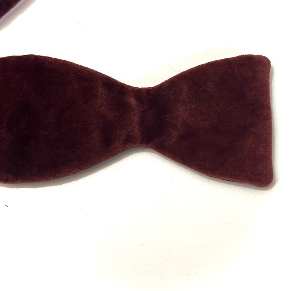 Like new! Burberry velvet 100% cotton bow tie in brown. - Picture 5 of 5